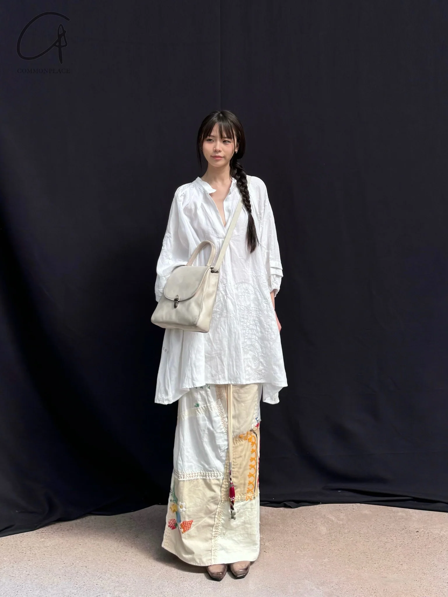 Cherevichkiotvichki 109 series collection British handmade calfskin double lock bag CHE-103-ZBAI dirty white PC2 - Image 9
