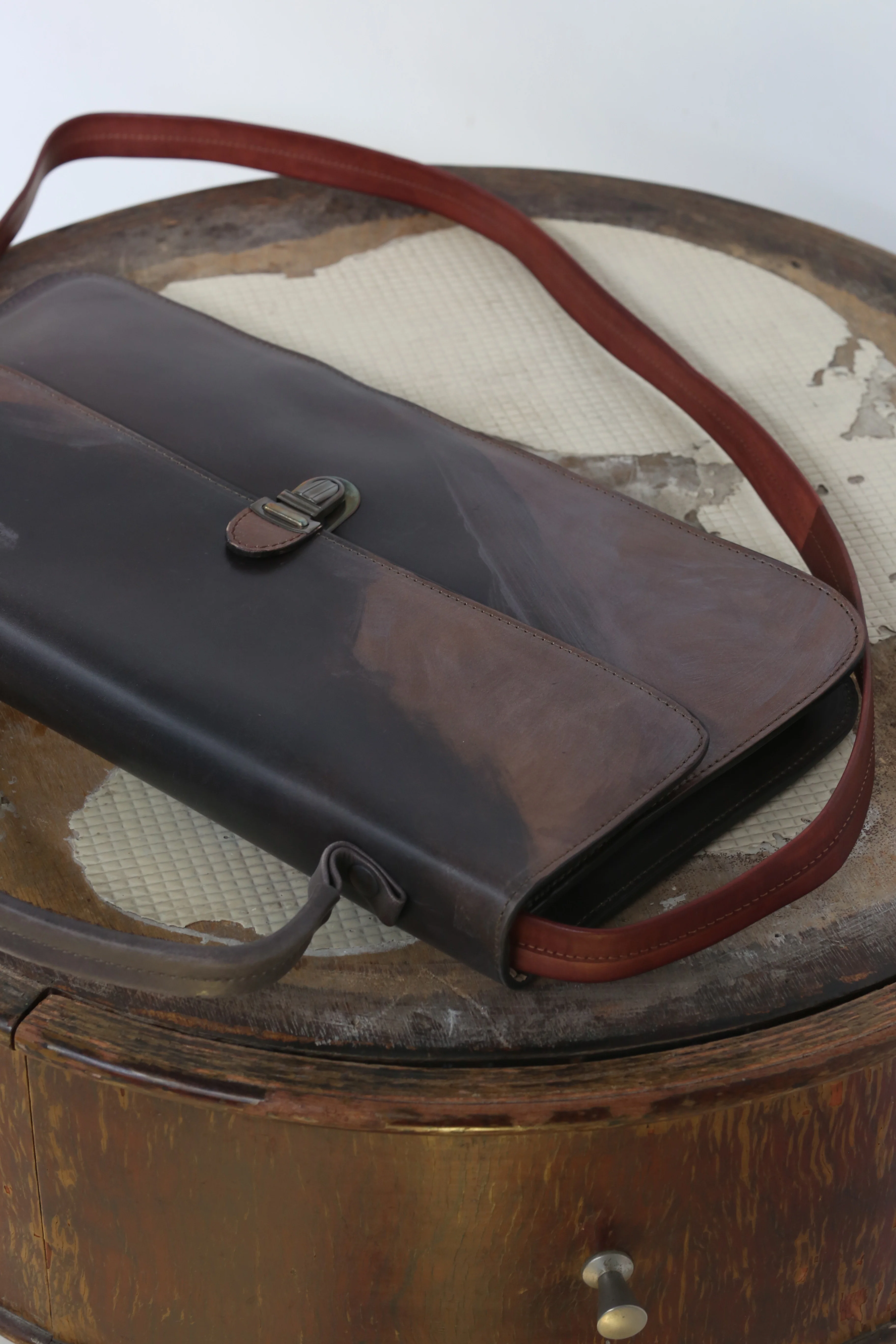 Cherevichkiotvichki 124-2020 flat triangular prism lock bag - Image 4