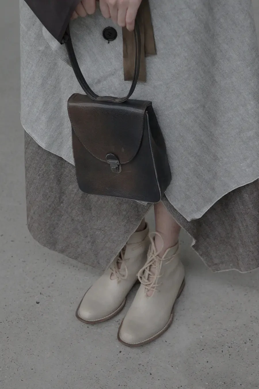 Cherevichkiotvichki 63AW18 small lock bag brown PC218 - Image 21