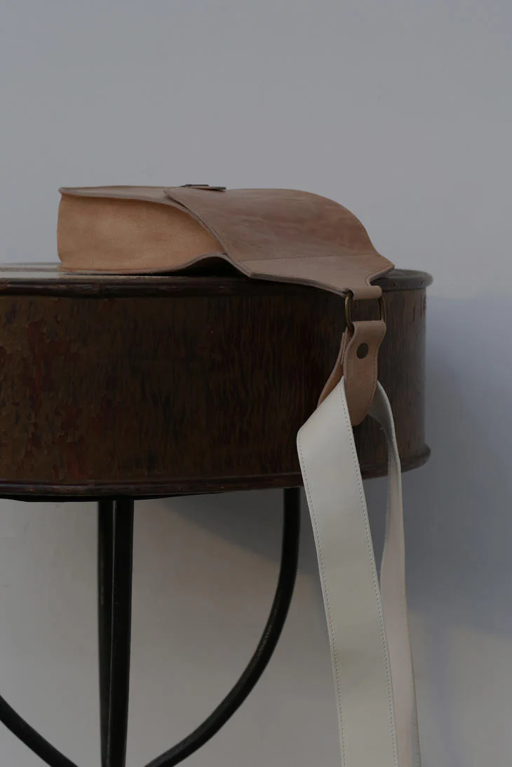 Cherevichkiotvichki 129 Series British Handmade Leather Crossbody Bag with Lock CHE-31AW19-ZONG Brown PC219 - Image 5