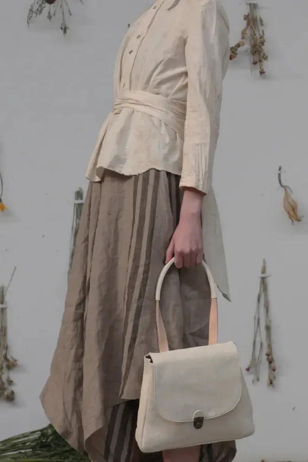 cherevichkiotvichki flip camel leather lock bag 53SS19 - Image 4