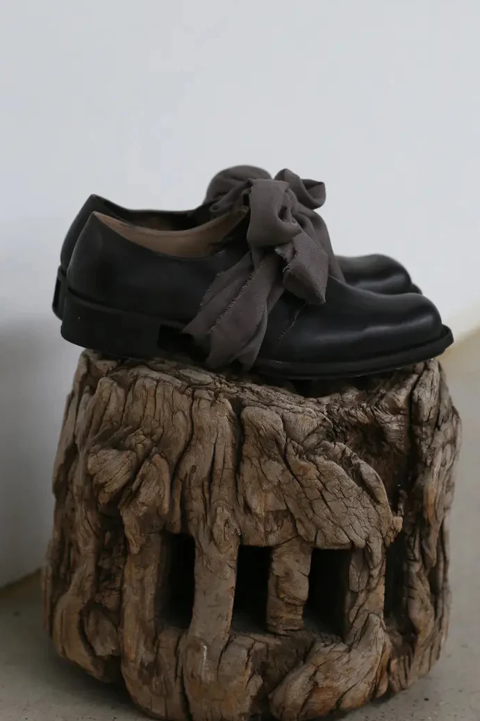 Cherevichkiotvichki 01 series silk lace-up square toe derby shoes handmade in the UK 01AW19 oyster black - Image 4
