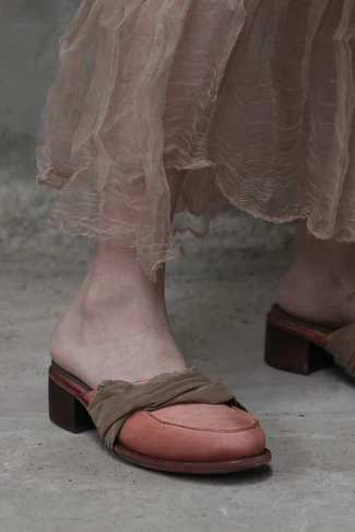 Cherevichkiotvichki 15 series silk strap mosinka closed toe slippers CHE-15SS17-TSHONG faded red - Image 4