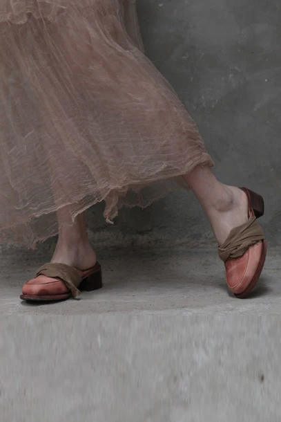 Cherevichkiotvichki 15 series silk strap mosinka closed toe slippers CHE-15SS17-TSHONG faded red - Image 5