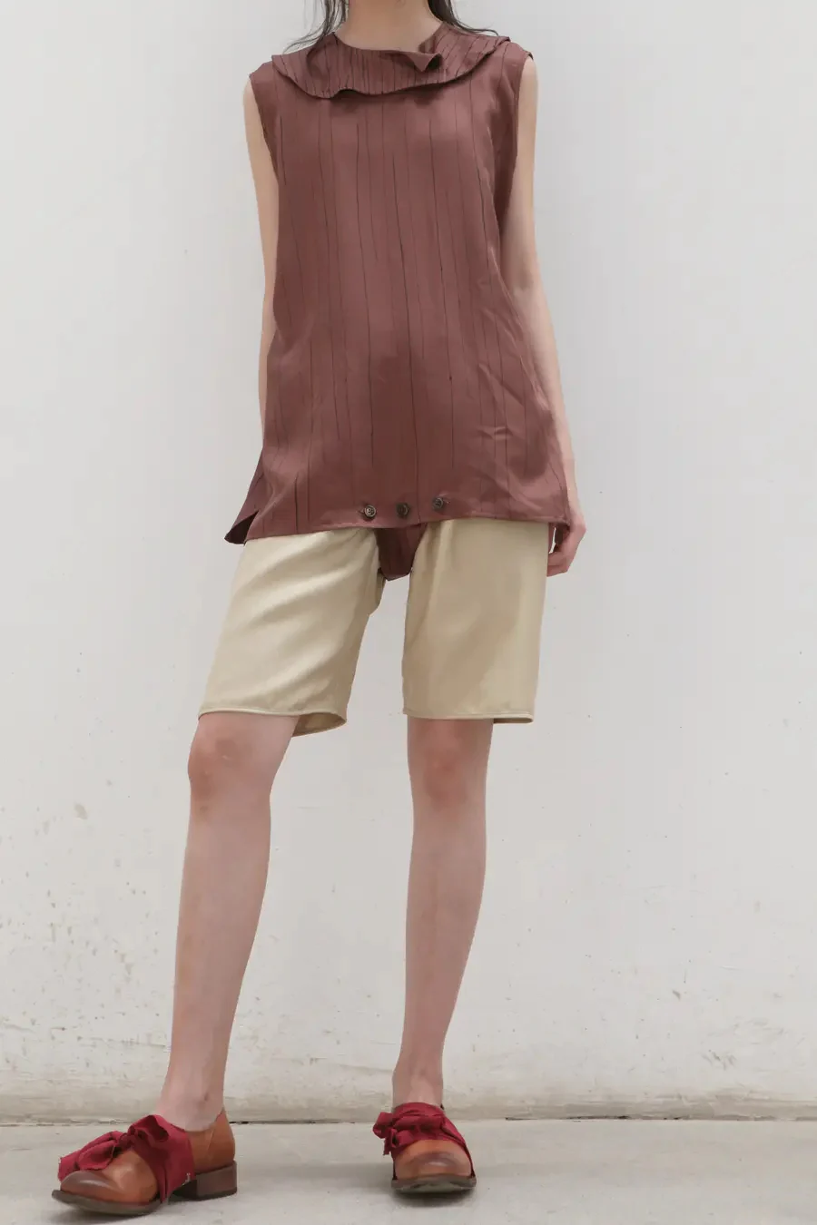 Cherevichkiotvichki sleeveless top with detachable collar 45AW17