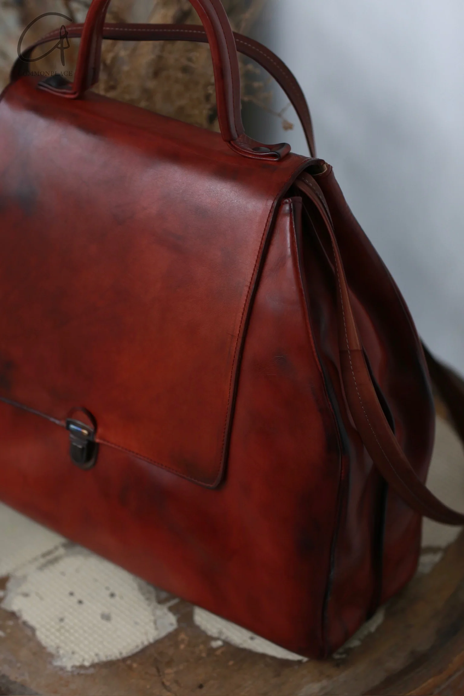 Cherevichkiotvichki waxed calfskin hexagon lock bag 123ART faded burgundy - Image 2