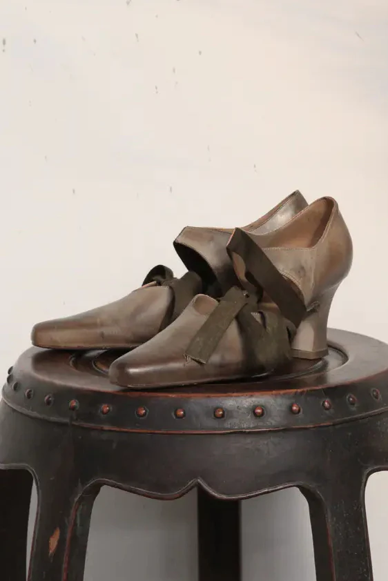 Cherevichkiotvichki X Michael Mori’s Archive calfskin strappy pumps brown MMA14 - Image 7