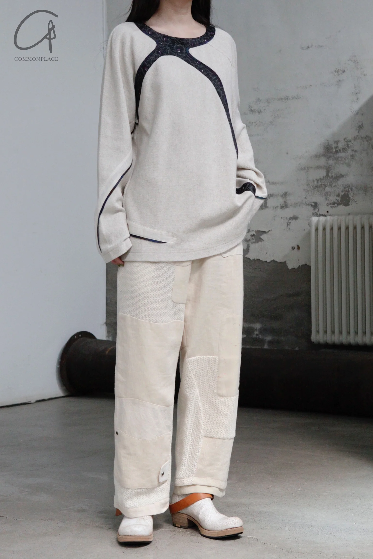 communs off-white disc-shaped pants with patch SS21-P130A - Image 23
