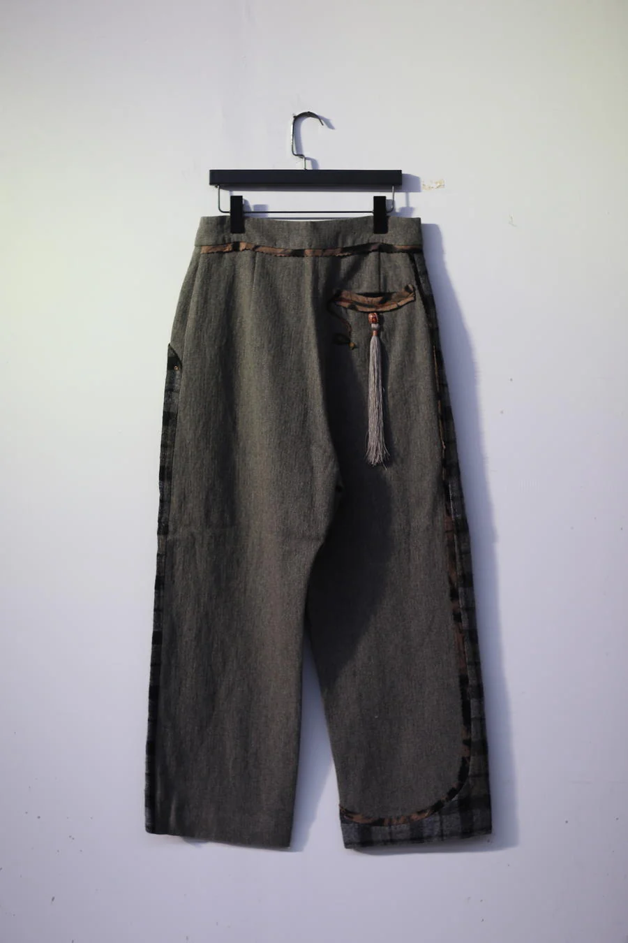 Communs with left trousers loose pants AW22-P225A - Image 12