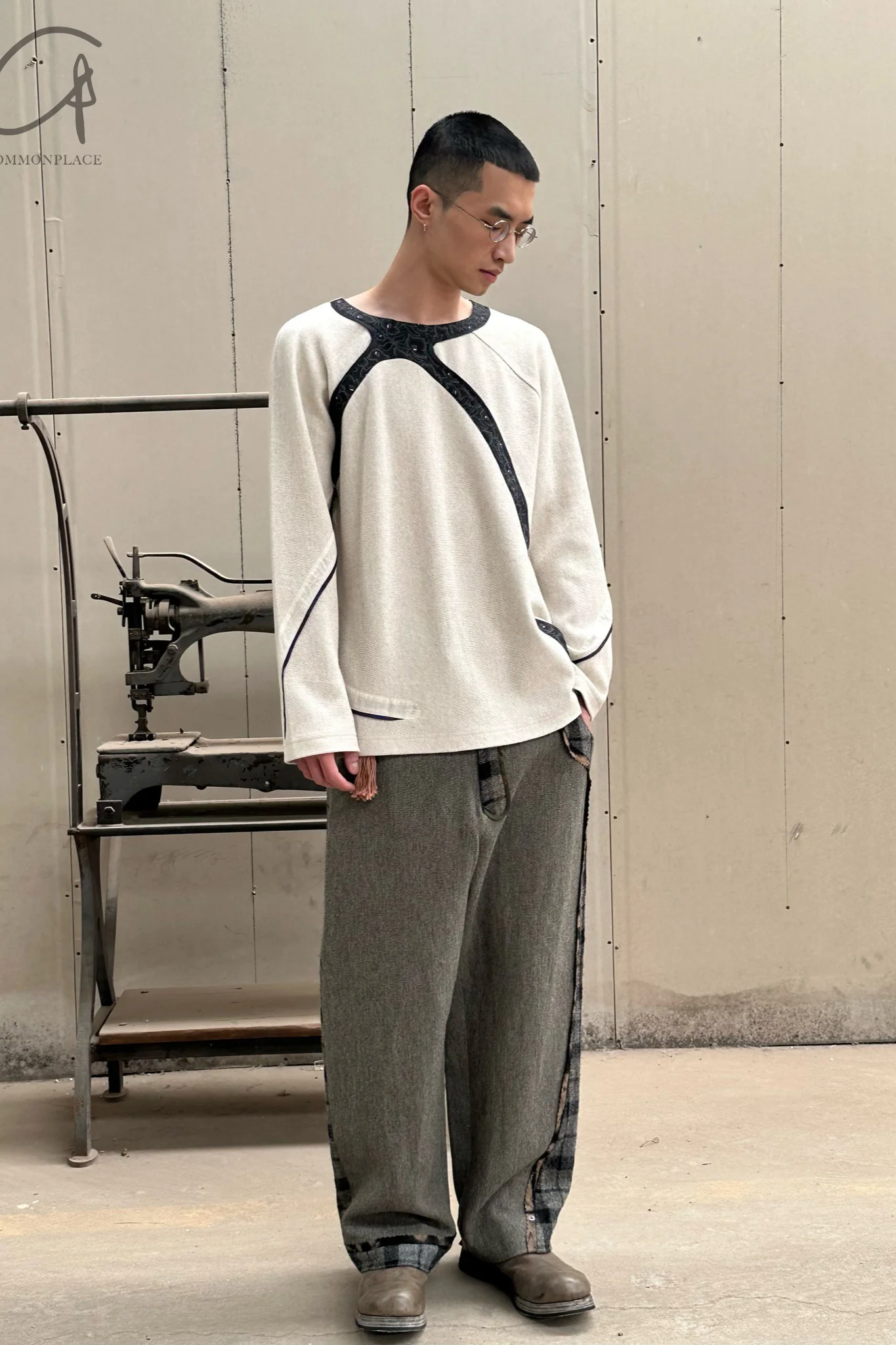 Communs with left trousers loose pants AW22-P225A - Image 27