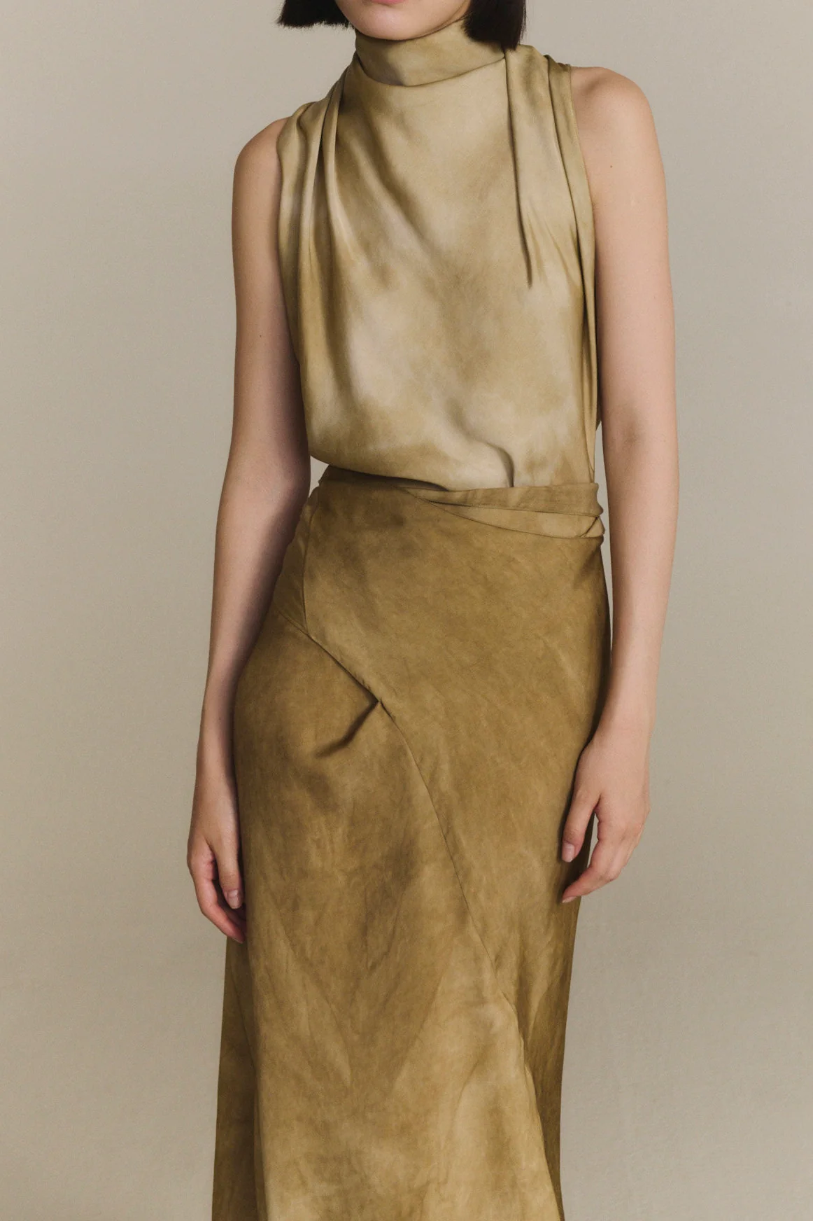 Cortana 25 Early Autumn Opal Dress, Spain, CTN-PS26-A3857-FADE BRONCE - Image 2
