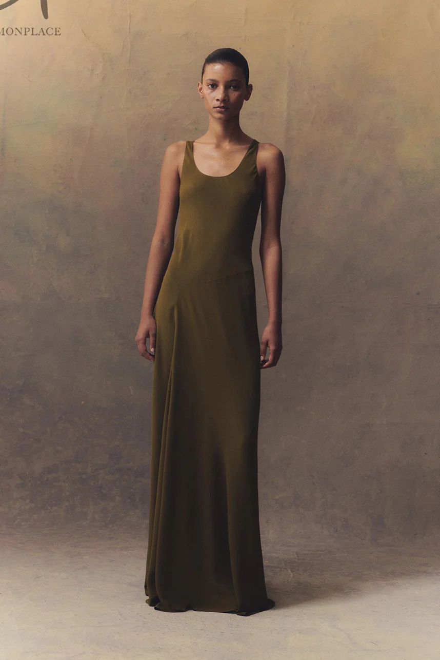 cortana Georgian dress A-3729 moss green - Image 9