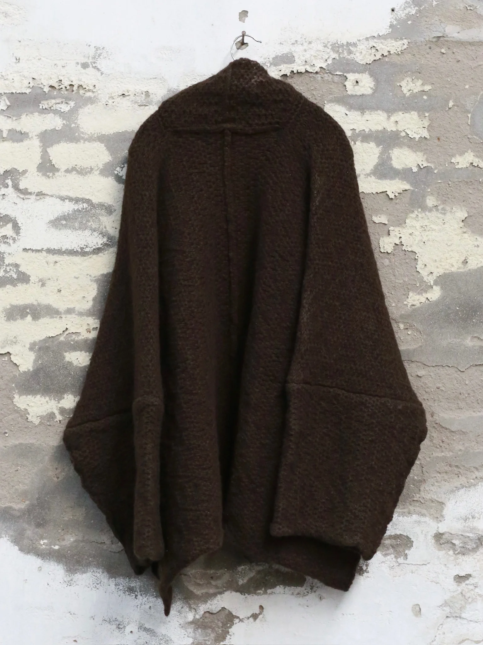 Daniel Andresen Fall/Winter 2025 Extra-loose Kimono-sleeved Knit Jacket in Yak Wool (DA-radish-chocolate) - Image 10