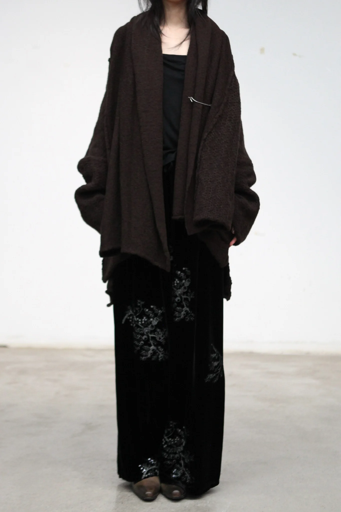 Daniel Andresen Fall/Winter 2025 Extra-loose Kimono-sleeved Knit Jacket in Yak Wool (DA-radish-chocolate) - Image 2