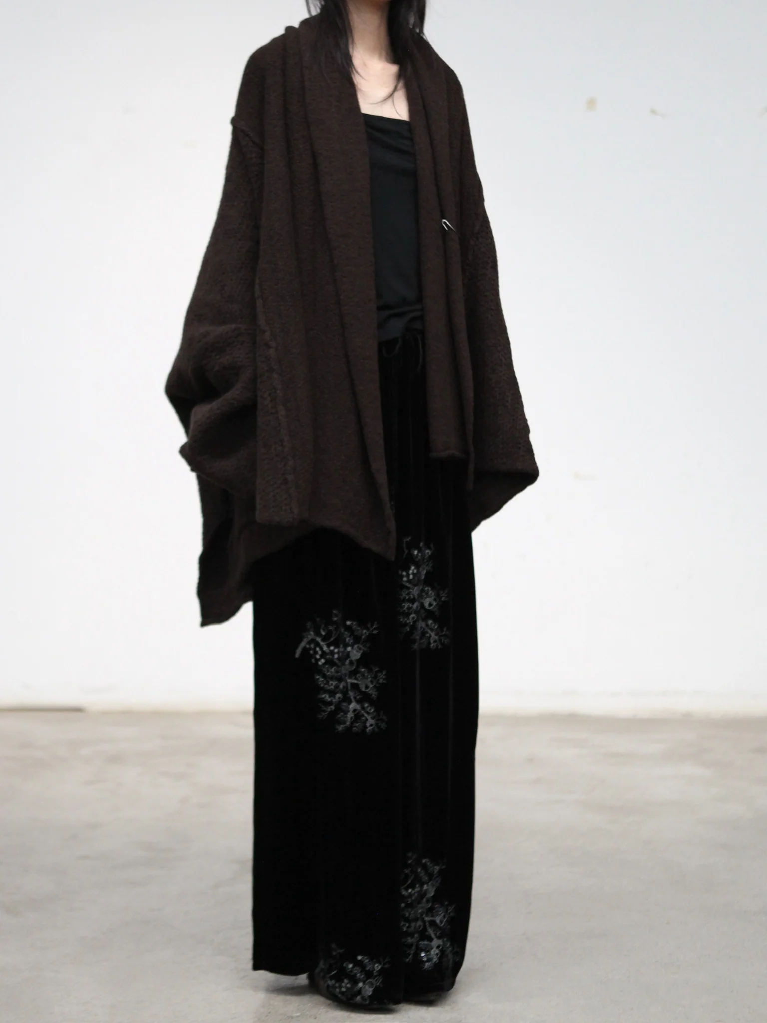 Daniel Andresen Fall/Winter 2025 Extra-loose Kimono-sleeved Knit Jacket in Yak Wool (DA-radish-chocolate) - Image 3