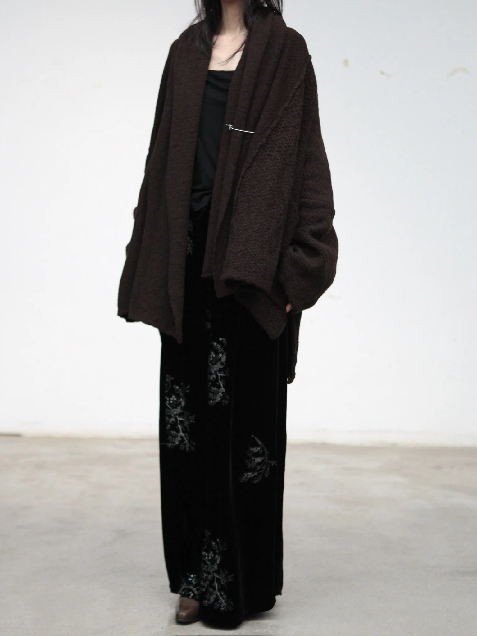 Daniel Andresen Fall/Winter 2025 Extra-loose Kimono-sleeved Knit Jacket in Yak Wool (DA-radish-chocolate) - Image 5