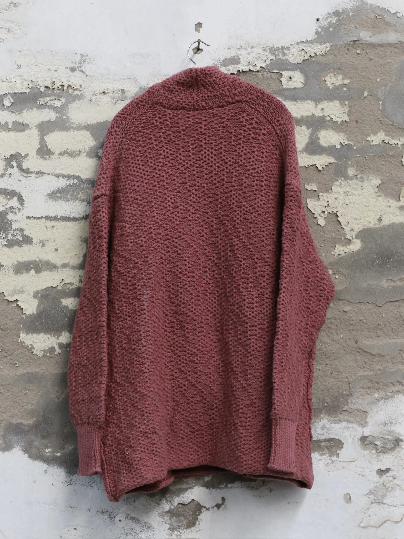 Daniel Andresen Fall/Winter 2025 Loose-fitting, thick cashmere cardigan, warm, from Belgium (DA-beet-mauve). - Image 9