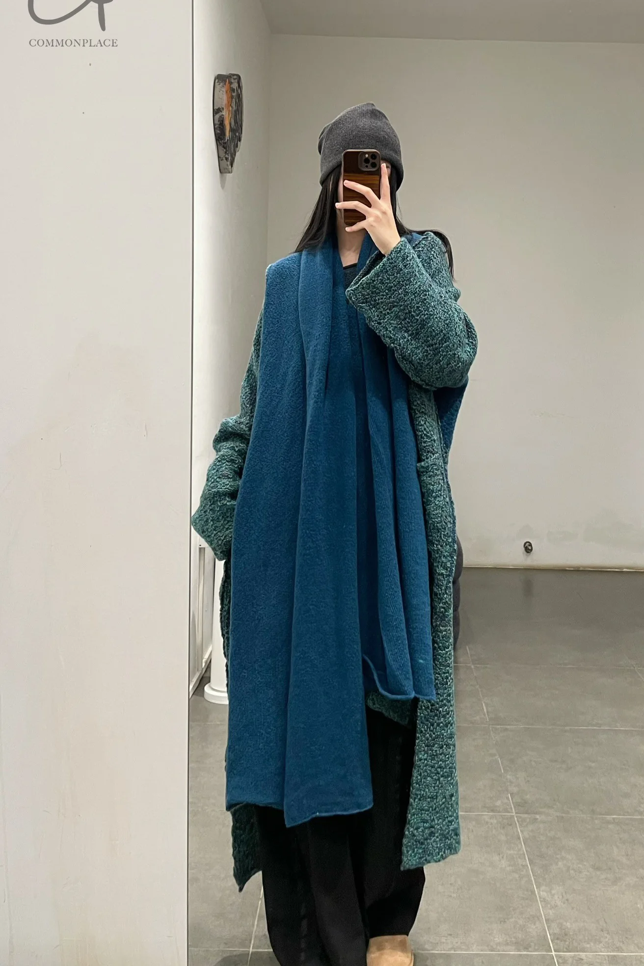 Daniel Andresen knitted scarf and kimono ERNIE PETROL - Image 13