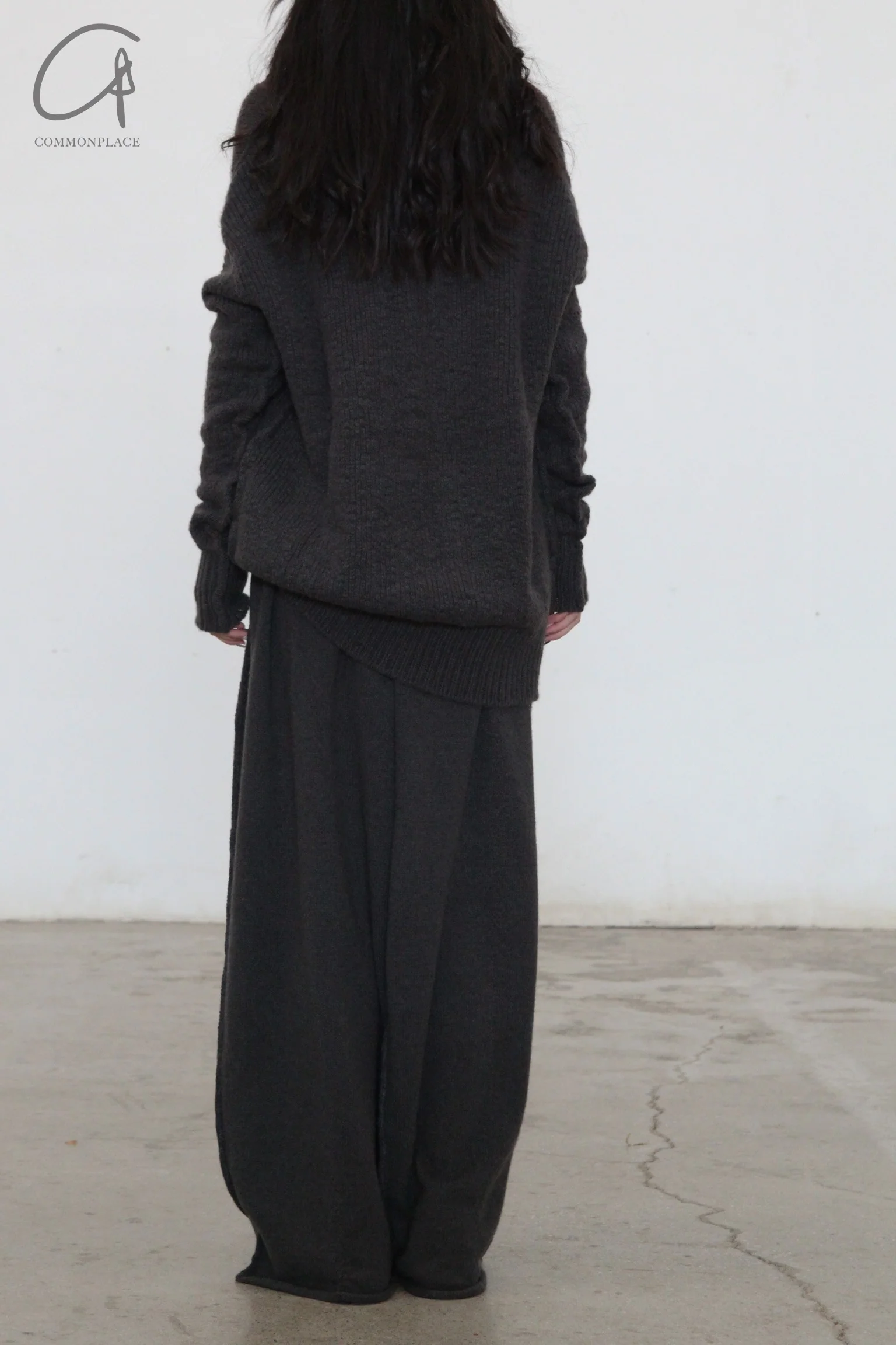 Daniel Andresen thick v-neck pullover FAGNANO CHARCOAL dark gray - Image 7