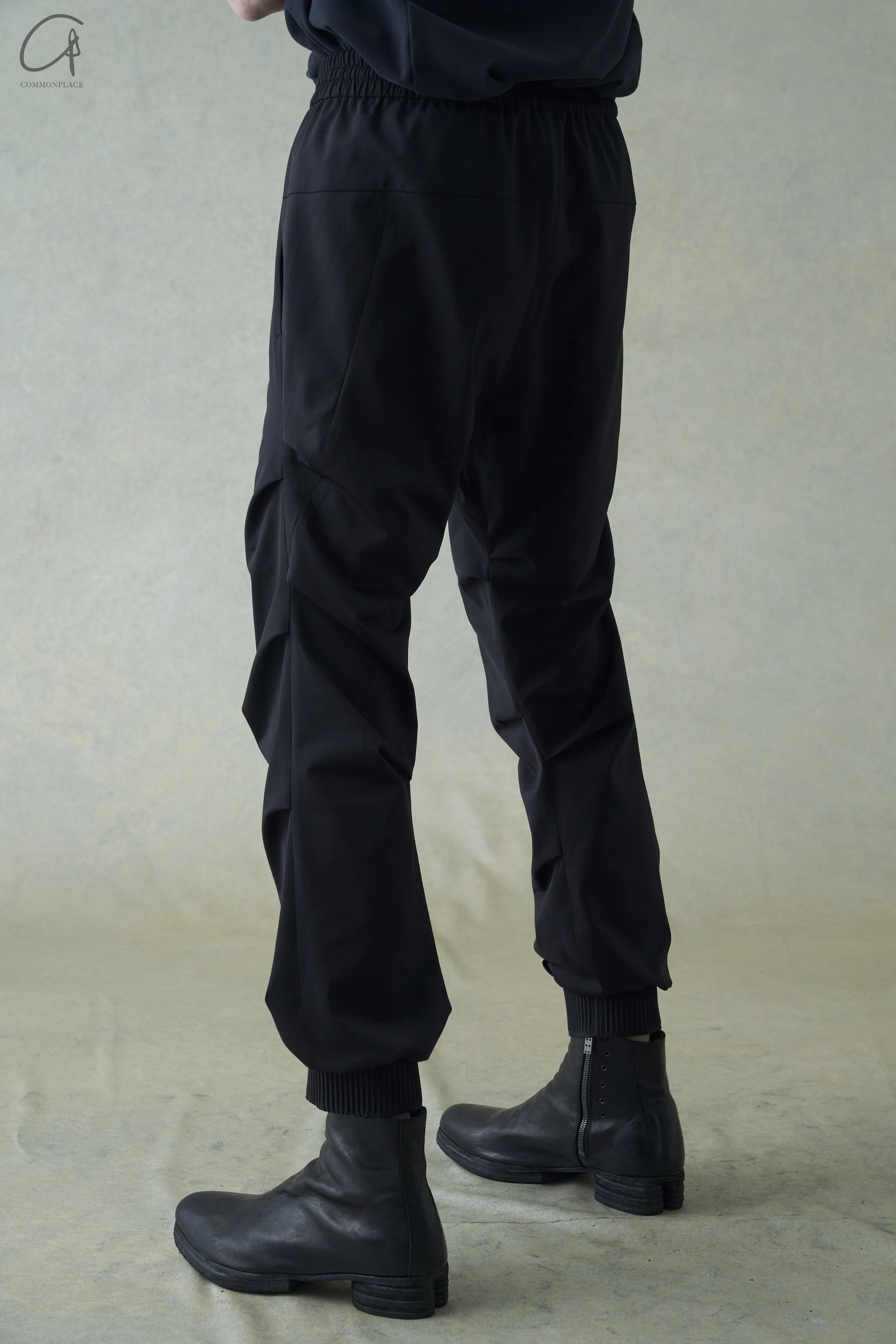 DEVOA 24 spring and summer woven pleated pants DVA-PTY-TBTJ-HEI black - Image 8