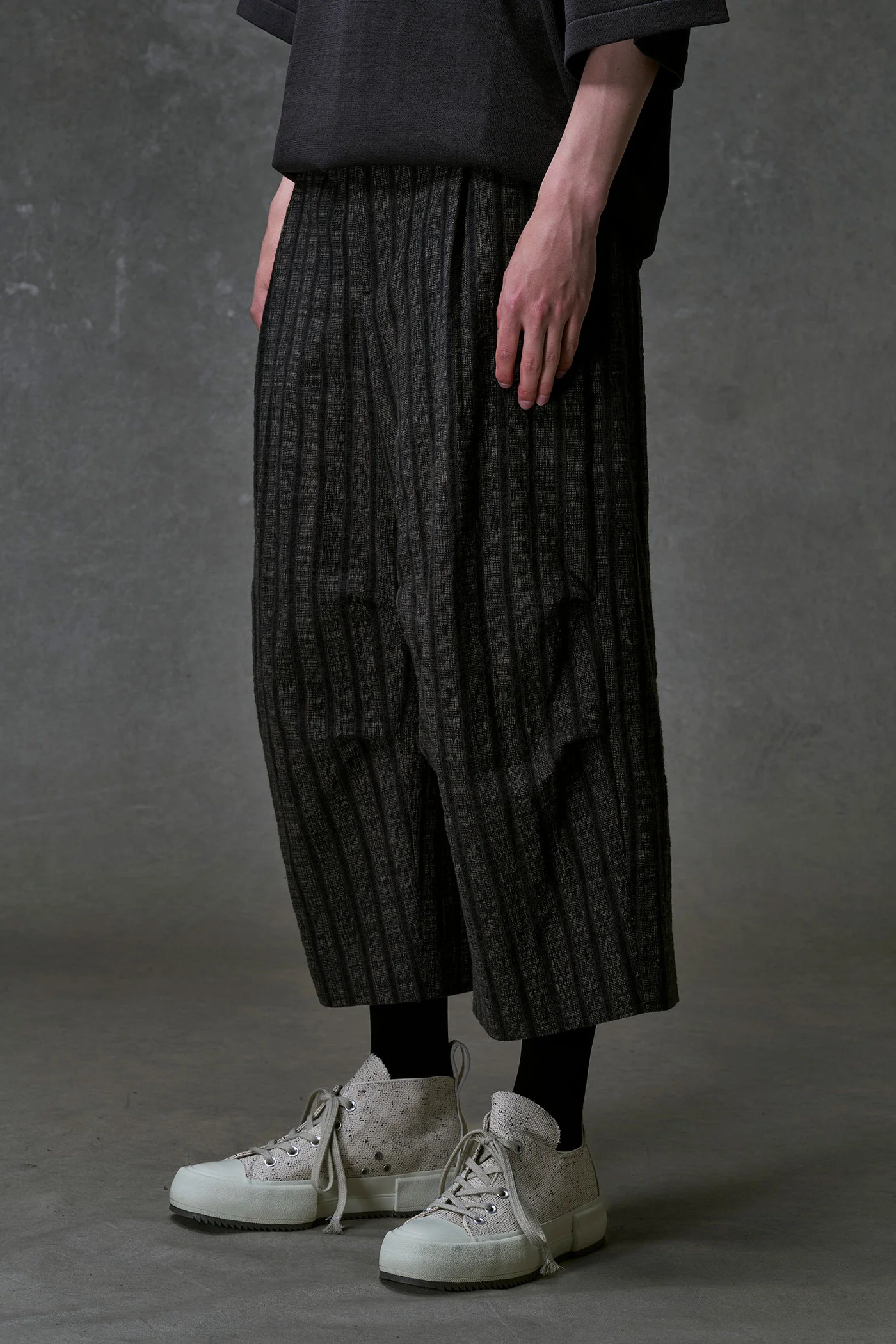 DEVOA 26SS Loose Fit Pants DVA-PTJ-KSBC-BLACK STRIPE - Image 7