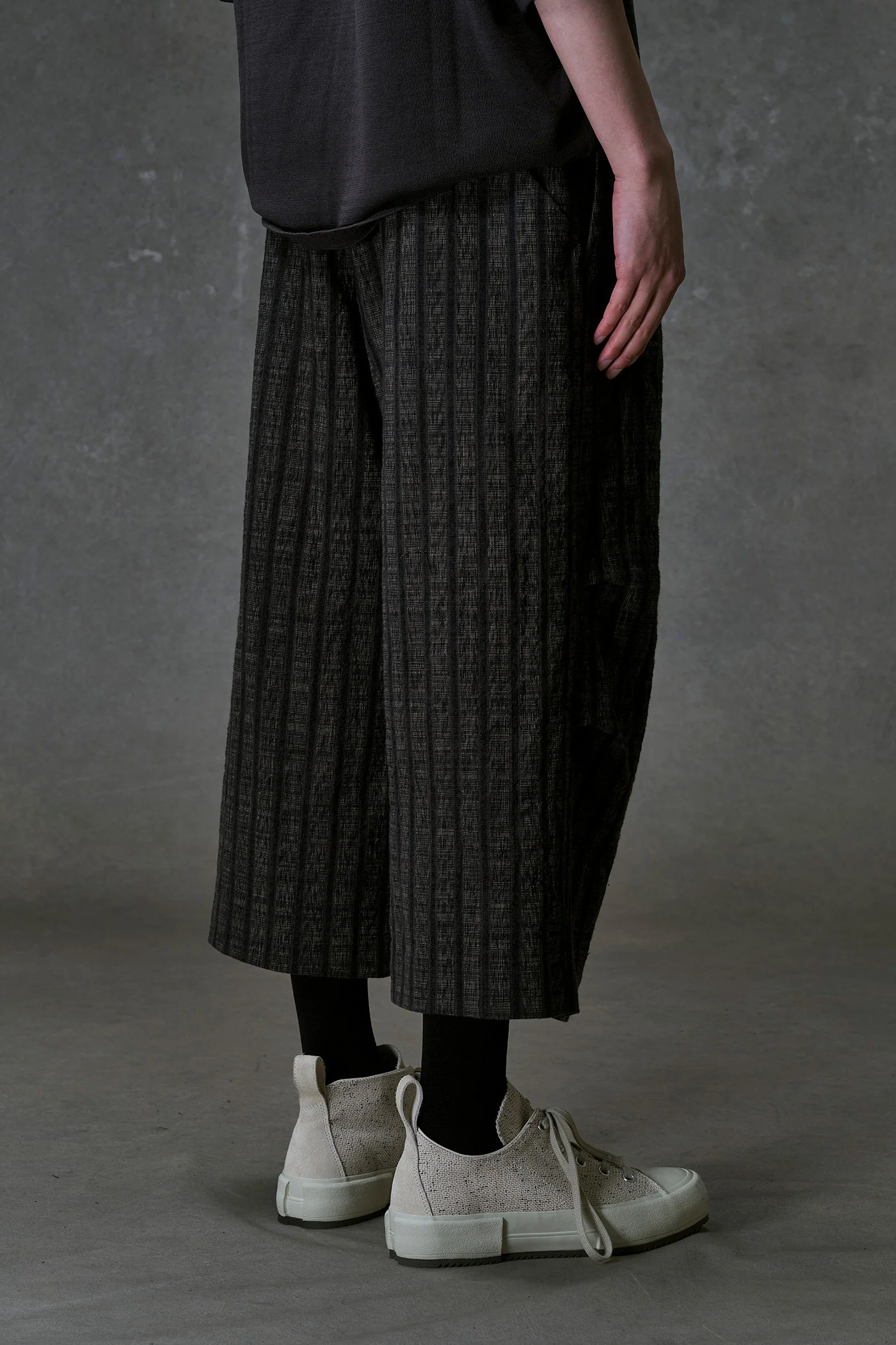 DEVOA 26SS Loose Fit Pants DVA-PTJ-KSBC-BLACK STRIPE - Image 8