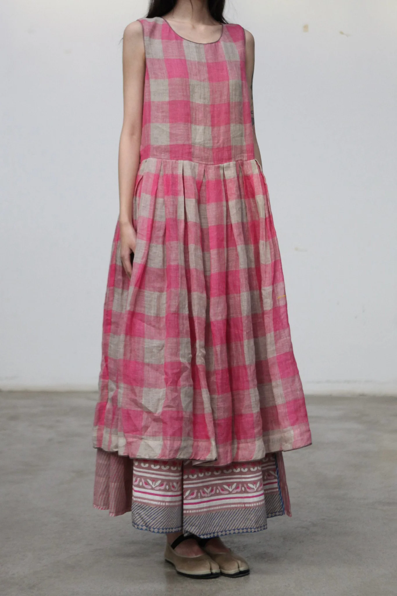 EKA Spring/Summer 2026 Hand-woven Checkered Gauze Sleeveless Pleated Midi Dress EKA-SS2693BASIL-1-ROUGE PINK