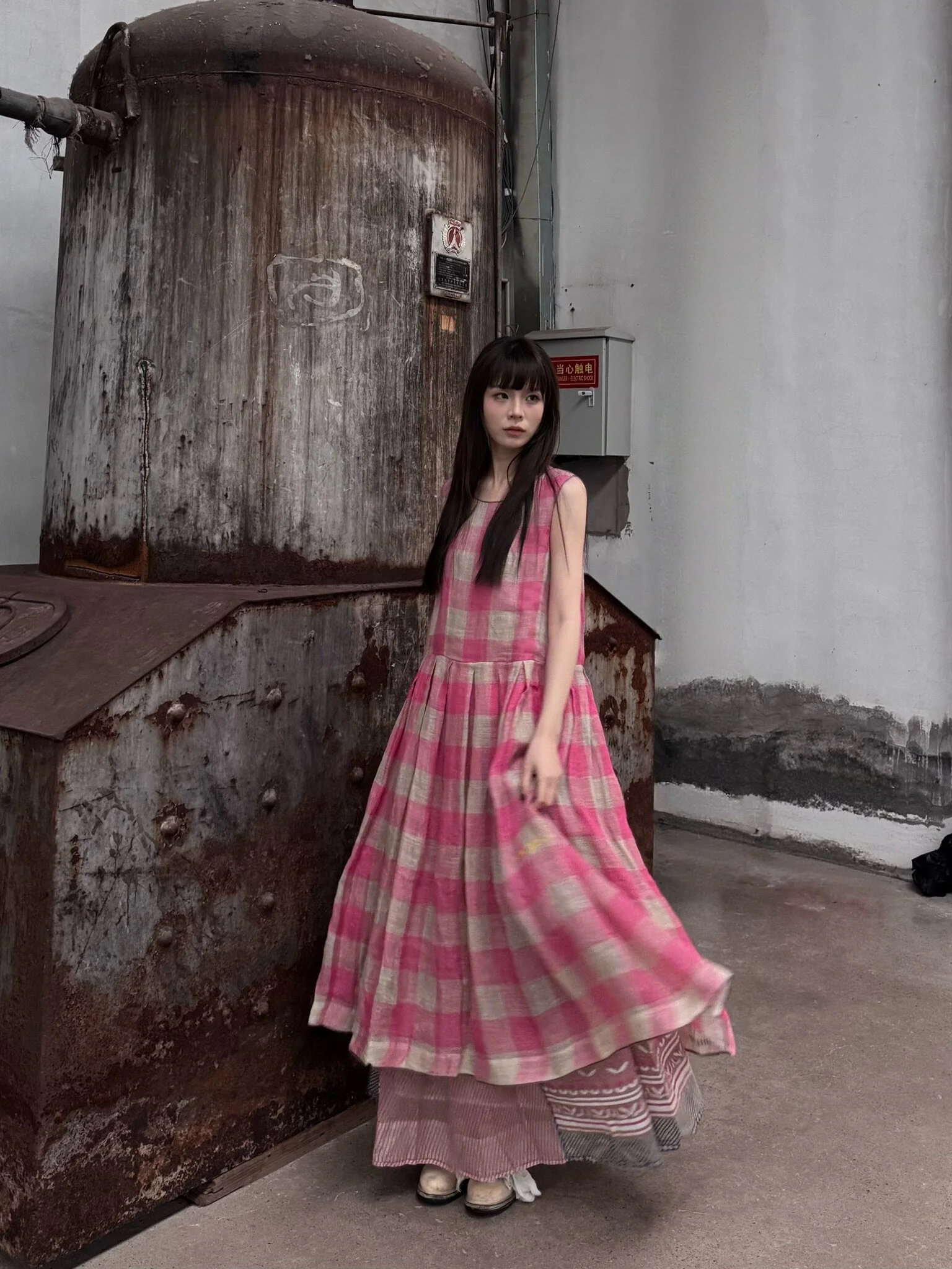 EKA Spring/Summer 2026 Hand-woven Checkered Gauze Sleeveless Pleated Midi Dress EKA-SS2693BASIL-1-ROUGE PINK - Image 11