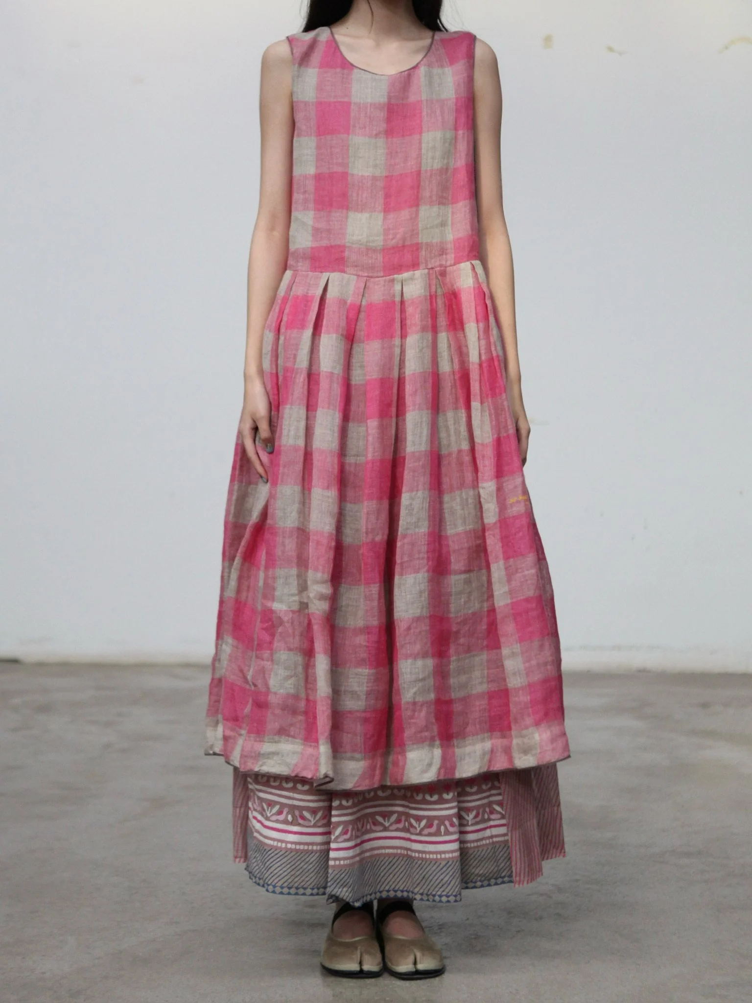 EKA Spring/Summer 2026 Hand-woven Checkered Gauze Sleeveless Pleated Midi Dress EKA-SS2693BASIL-1-ROUGE PINK - Image 3