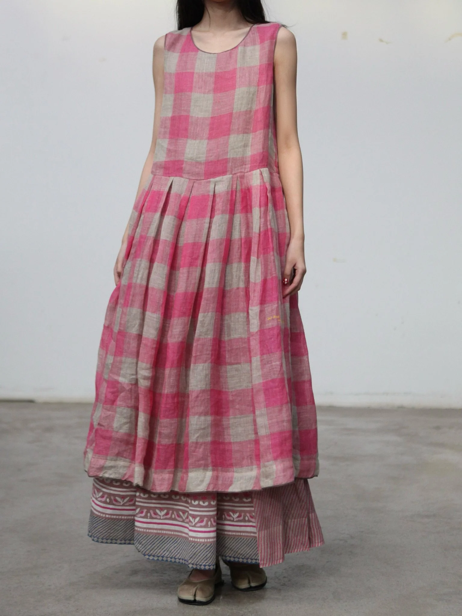EKA Spring/Summer 2026 Hand-woven Checkered Gauze Sleeveless Pleated Midi Dress EKA-SS2693BASIL-1-ROUGE PINK - Image 4