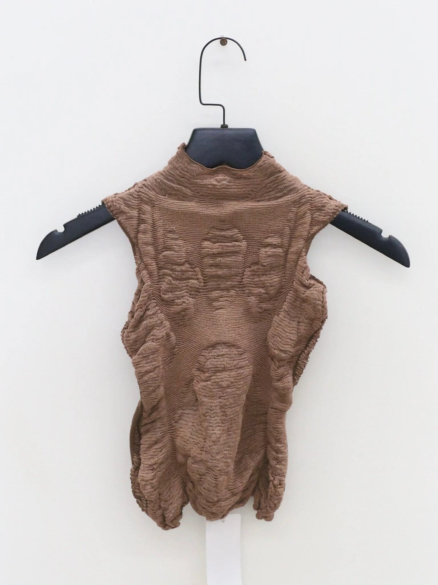 ENCIICNE PF26 Sleeveless Knit Top ECCN-EC25SST056A02C2-CHA Brown (ECCN-EC25SST002) - Image 6