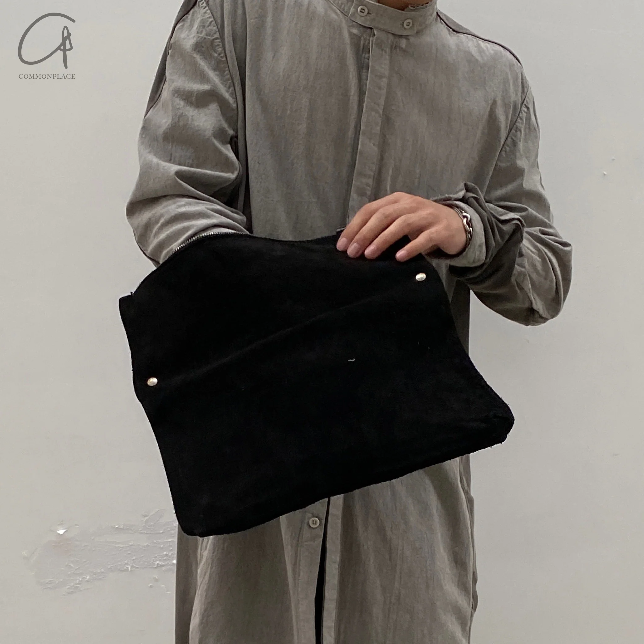 Guidi MR05B soft horse leather clutch - Image 8