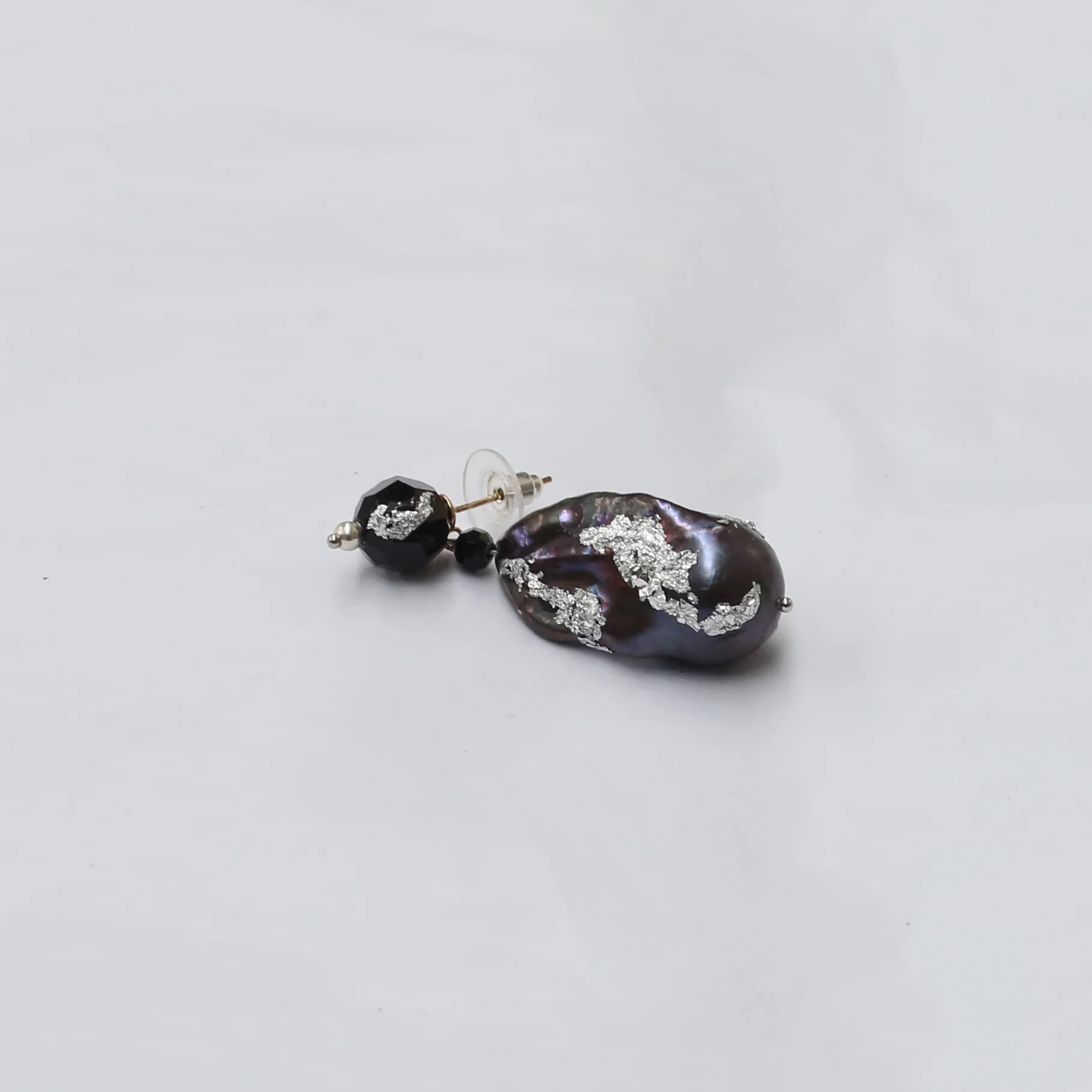 Hanying HY-RP10 Baroque pearl letter earrings - Image 3