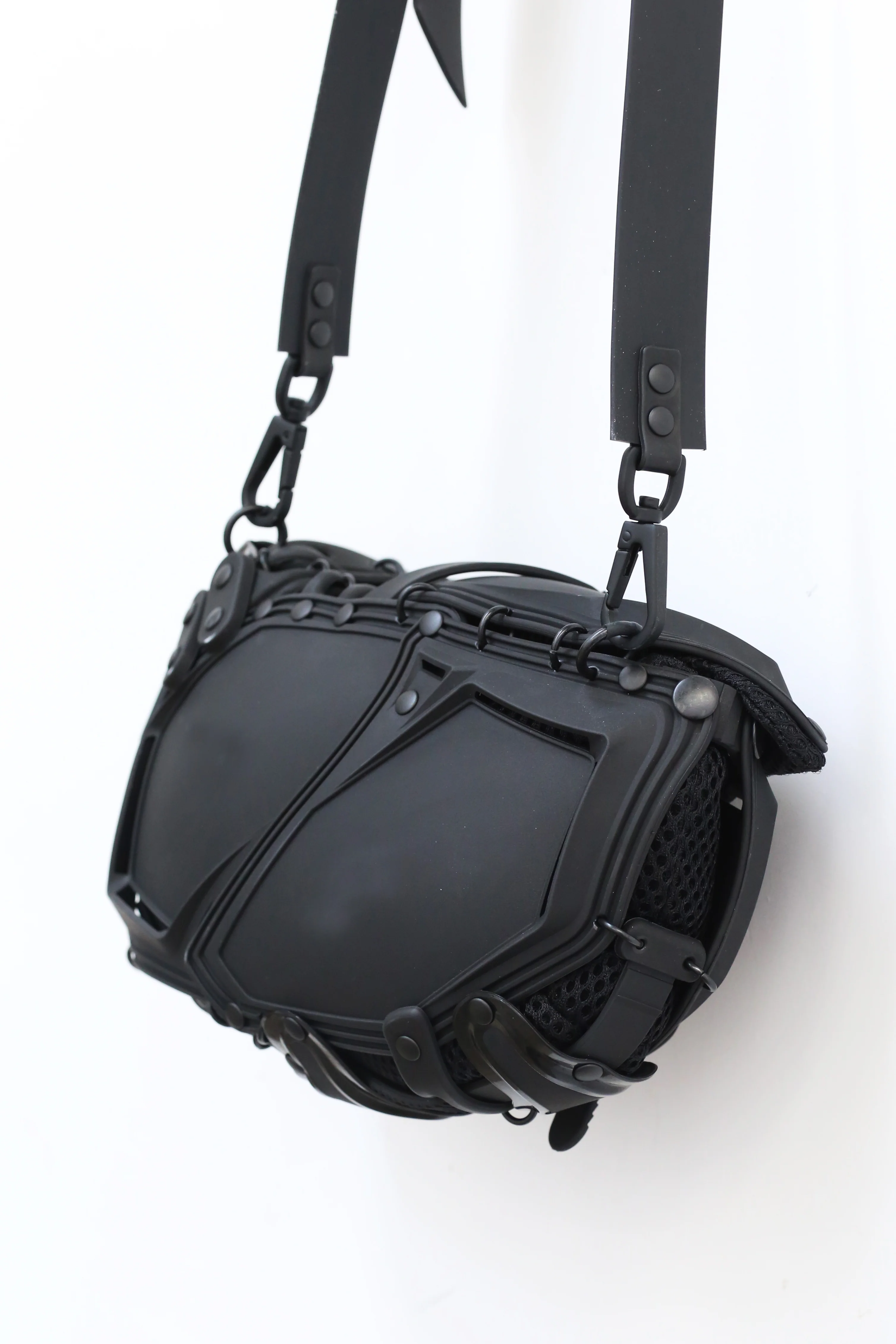INNERRAUM Crossbody Wallet I12BKBKPV20 - Image 8