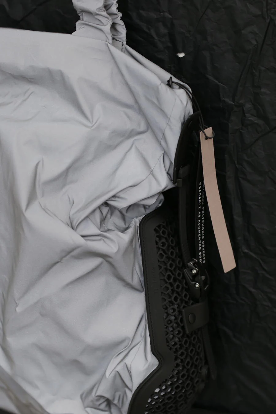 INNERRAUM Upright Shopping Bag S04RFBKGLAS Reflective Black PI50 - Image 3