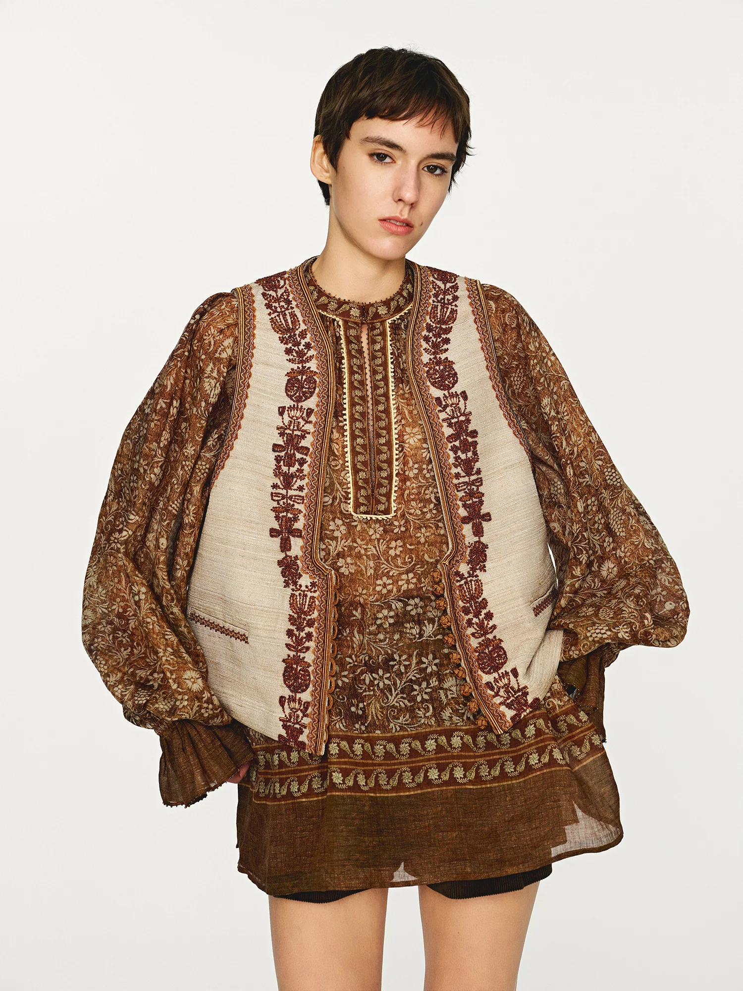 INTO THE EAST 2025 Autumn/Winter Brown Floral Beaded Ramie Top / Beaded U-Neck Vest ITE-E1DGAW117SD23VE-SHA Vest (ITE-E1DGAW127TN21TP) - Image 7