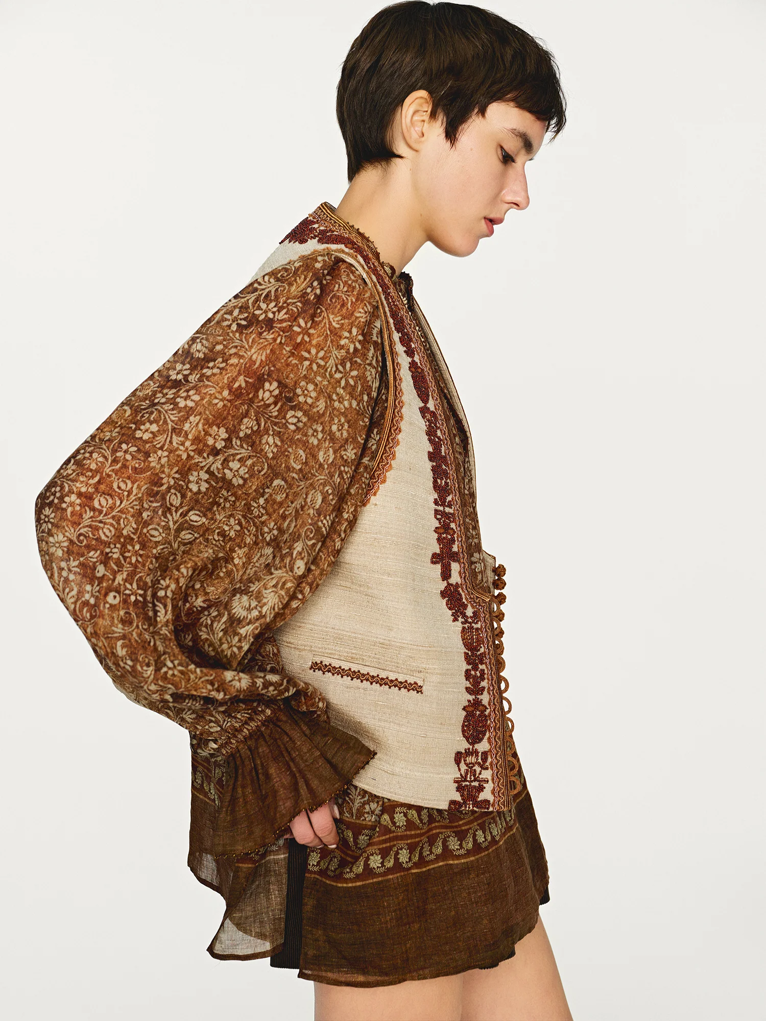 INTO THE EAST 2025 Autumn/Winter Brown Floral Beaded Ramie Top / Beaded U-Neck Vest ITE-E1DGAW117SD23VE-SHA Vest (ITE-E1DGAW127TN21TP) - Image 8
