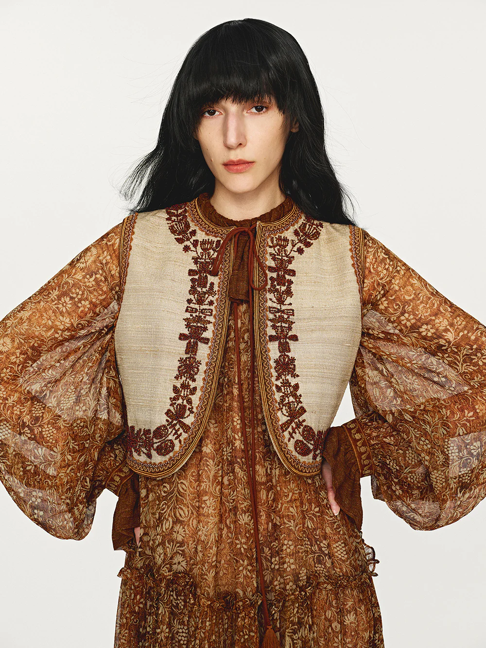 INTO THE EAST 2025 Autumn/Winter Brown Floral Beaded Ramie Top / Beaded U-Neck Vest ITE-E1DGAW117SD23VE-SHA Vest (ITE-E1DGAW127TN21TP) - Image 9