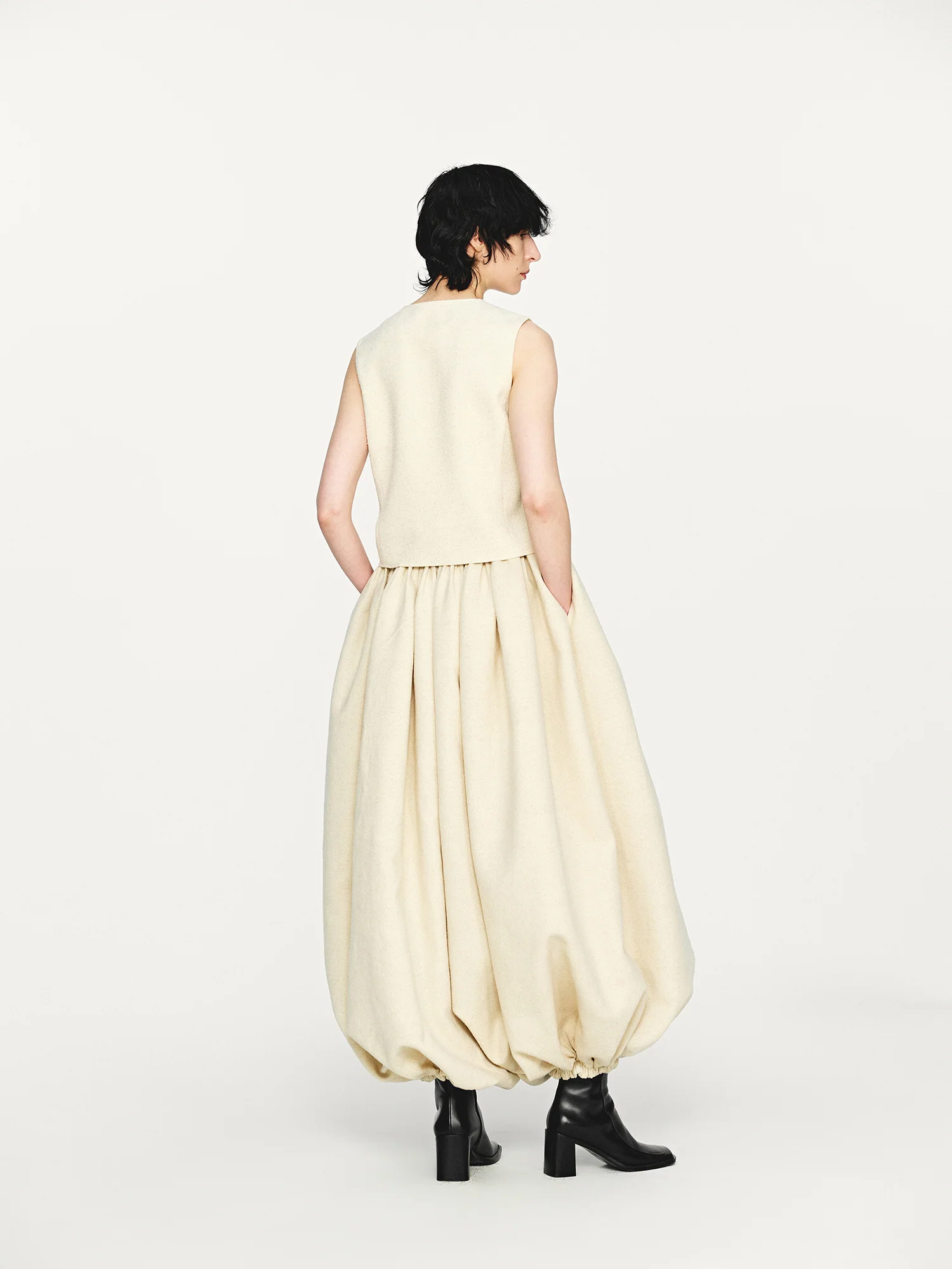 INTO THE EAST 2025 Autumn/Winter Ivory White Textured V-Neck Vest/Lantern Pants ITE-E1DGAW107IY20PT-XYB Pants (ITE-E1DGAW100IY20VE) - Image 15
