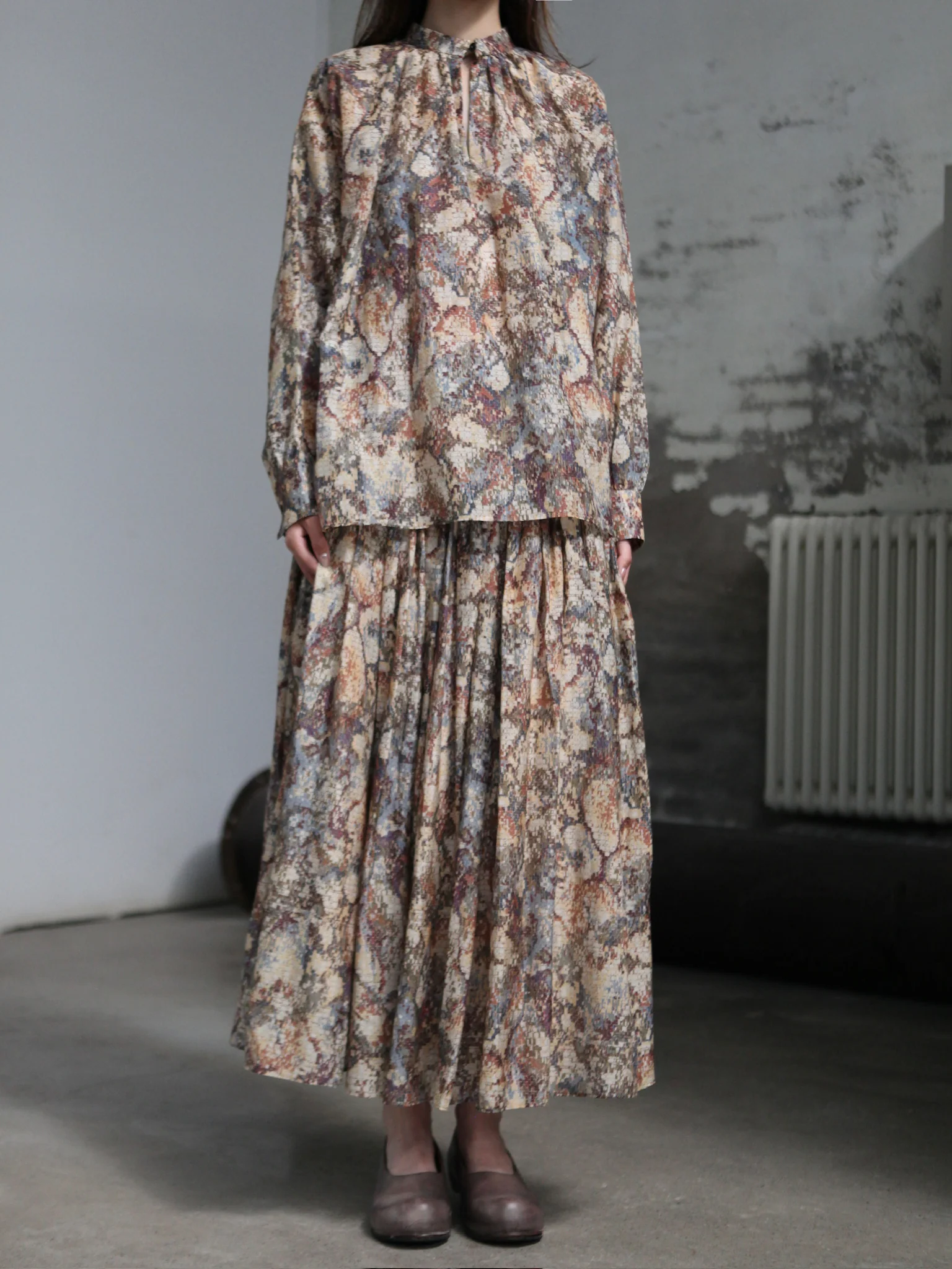 INTO THE EAST 2025 Autumn/Winter Mosaic Print Silk-Cotton Top / Wide Waist Pleated Silk-Cotton Skirt ITE-E1DGAW079NCC21TP-HUA Top - Image 3