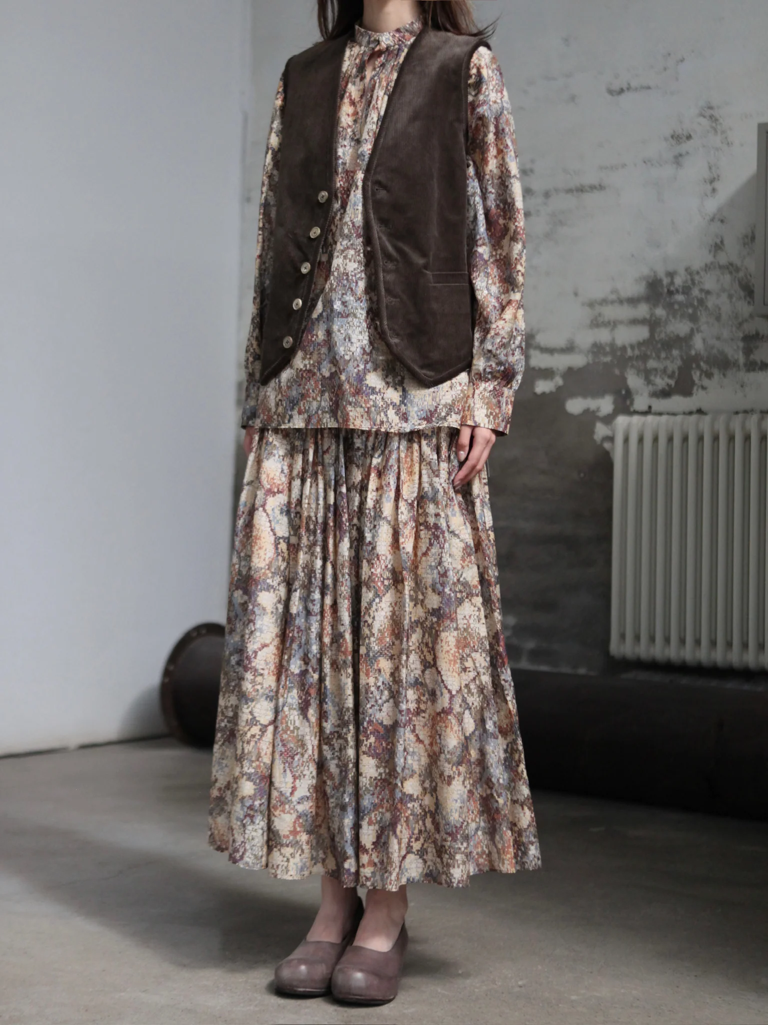 INTO THE EAST 2025 Autumn/Winter Mosaic Print Silk-Cotton Top / Wide Waist Pleated Silk-Cotton Skirt ITE-E1DGAW084NCC21SK-HUA Skirt (ITE-E1DGAW079NCC21TP) - Image 8