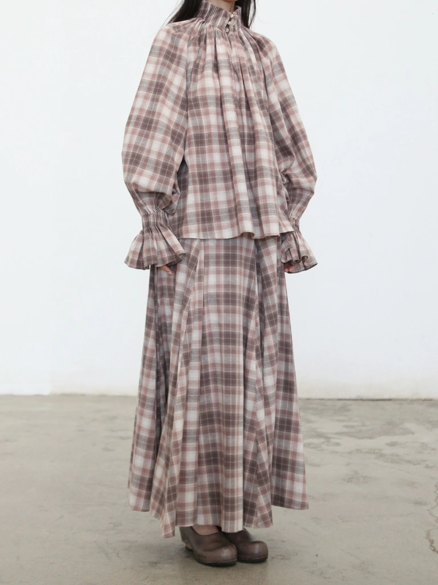 INTO THE EAST 2026 Spring/Summer: Asymmetrical Long Top / Tie-up Short-sleeved Top / Fishtail Full Skirt ITE-E1JBSSSK20009CP-KF Brown Pink Skirt （E1JBSSTP20008BGE） - Image 13