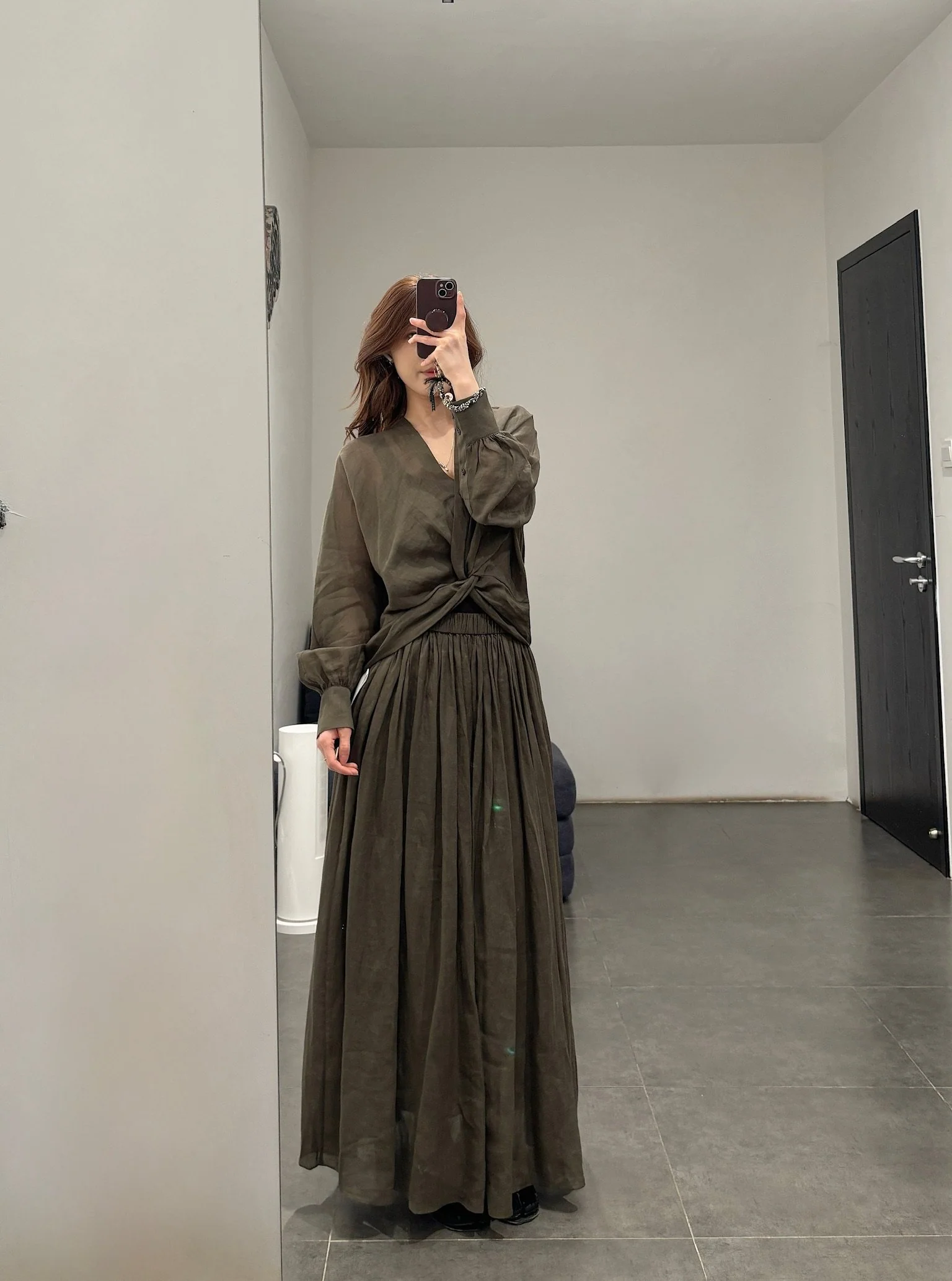 INTO THE EAST 2026 Spring/Summer Olive Green Pleated Midi Skirt ITE-E1JBSSSK20014OL-GLL Olive Green - Image 21