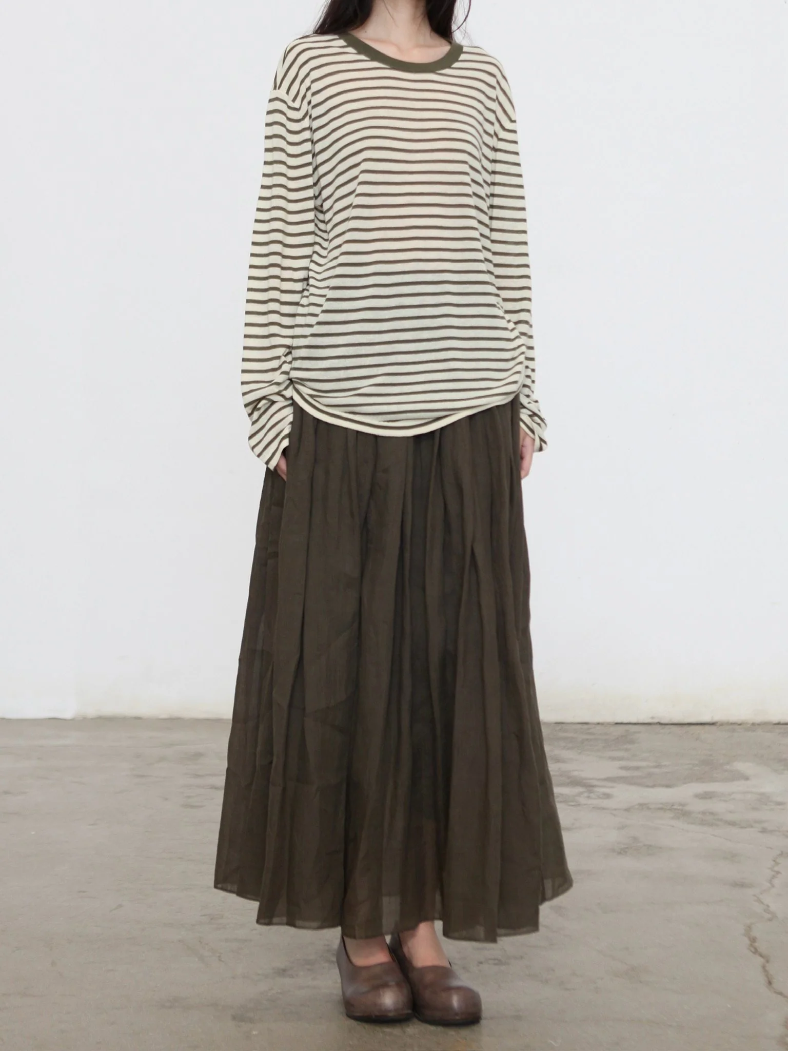 INTO THE EAST 2026 Spring/Summer Olive Green Pleated Midi Skirt ITE-E1JBSSSK20014OL-GLL Olive Green - Image 8