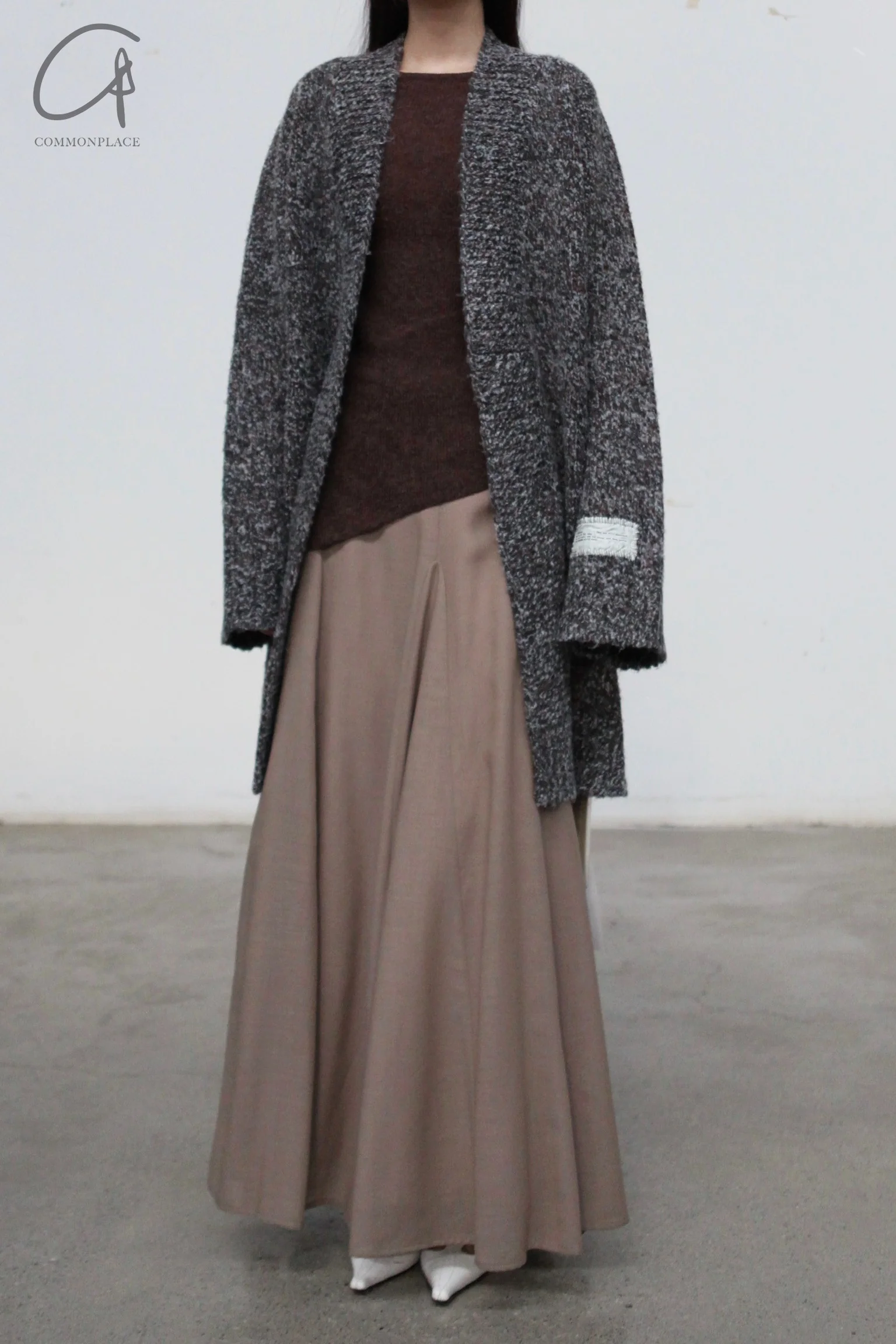 INTO THE EAST 24 Autumn and Winter Mixed Loose V-Neck Cardigan ITE-E1YGAW013GY20JK-HUI Gray - Image 2