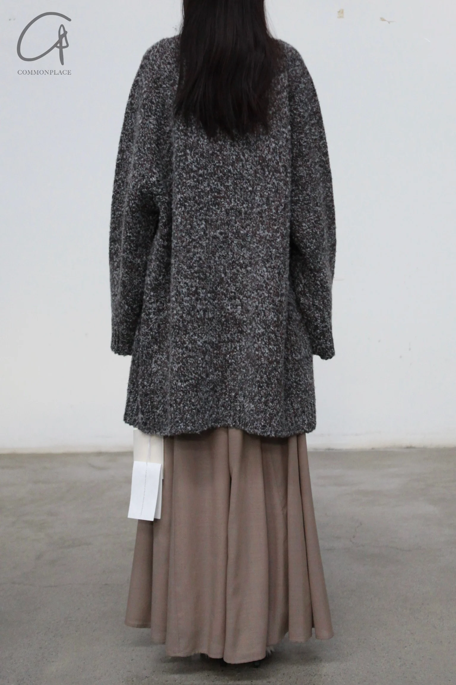 INTO THE EAST 24 Autumn and Winter Mixed Loose V-Neck Cardigan ITE-E1YGAW013GY20JK-HUI Gray - Image 4
