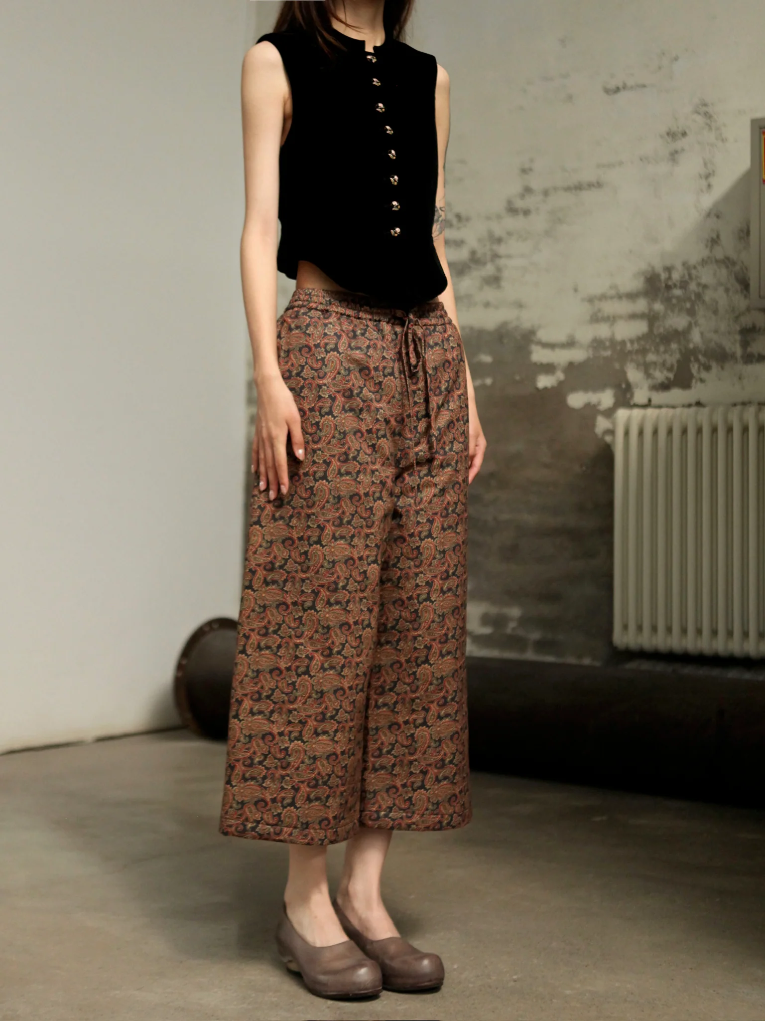 INTO THE EAST 25 Autumn and Winter Black Velvet Embroidered Button Vest ITE-E1DGAW052BL22VE-HEI Black - Image 4