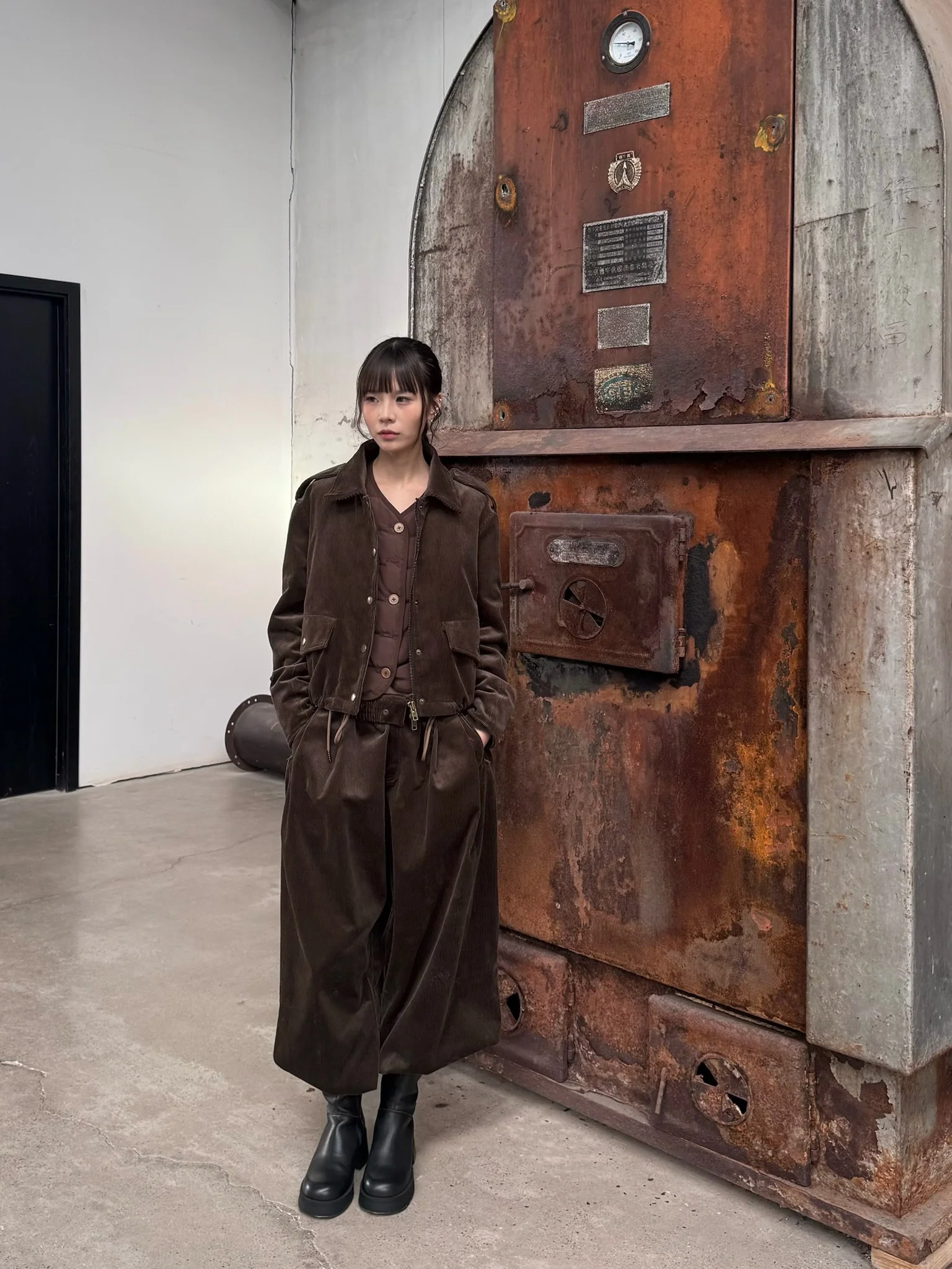 INTO THE EAST 25 Autumn/Winter Dark Moss Green V-Neck Corduroy Vest/Tapered Casual Pants ITE-E1DGAW040GR20PT-LV (E1DGAW032GR20VE) - Image 25