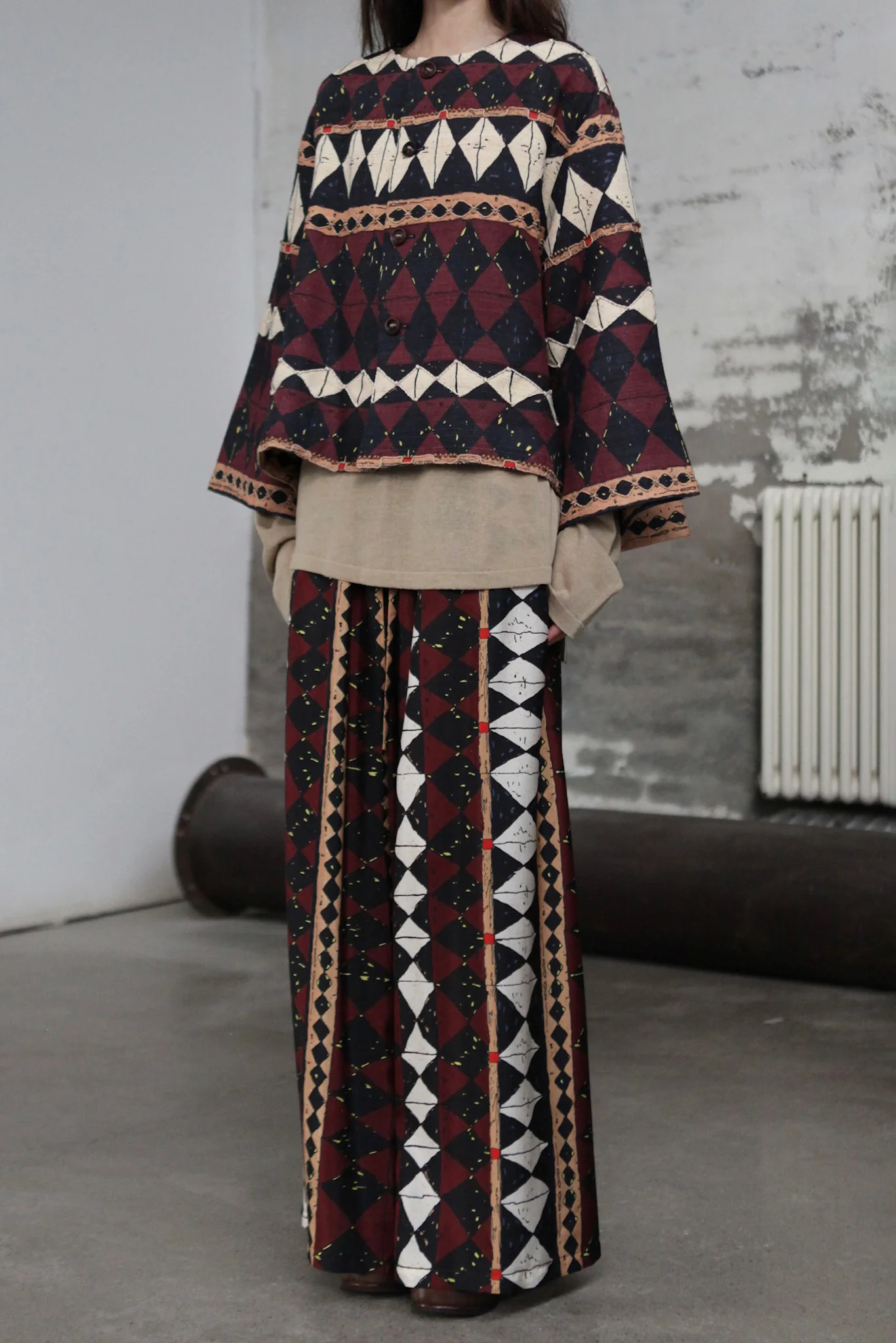 INTO THE EAST 25 Autumn/Winter Geometric Beaded Outer Jacket ITE-E1DGSS004BR23JK-HZ Reddish Brown - Image 2