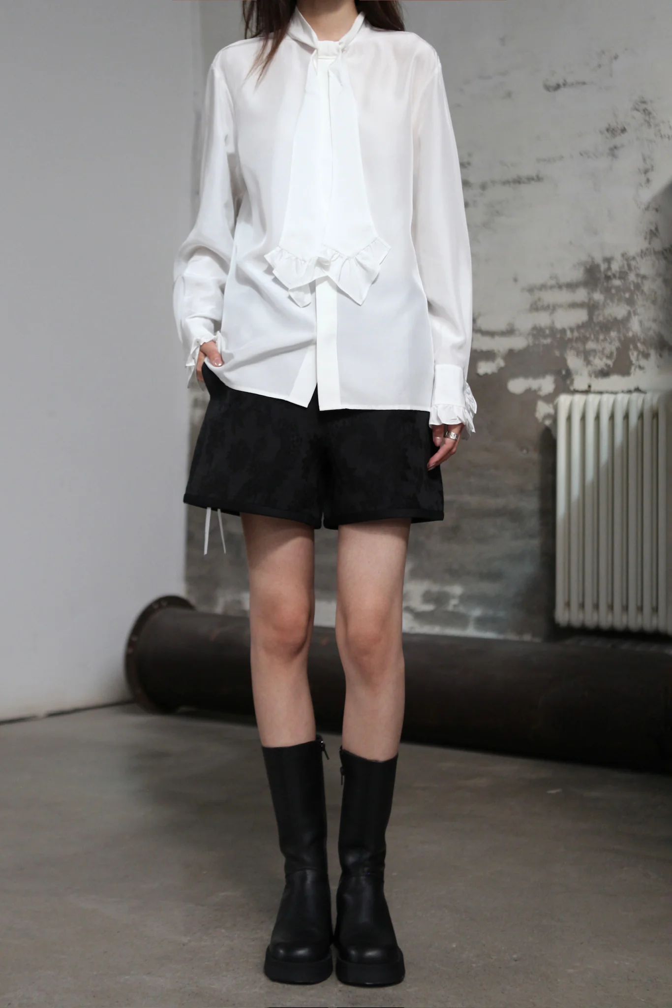 INTO THE EAST 25 Autumn/Winter Lace Tie Silk Shirt ITE-E1DGAW024WT20SH-BAI White - Image 2